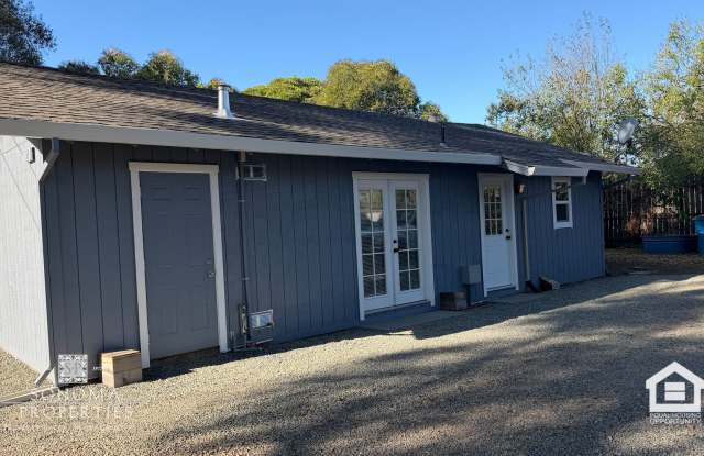 Remodeled 2BD/1BA Cottage in Kenwood Gallery 3