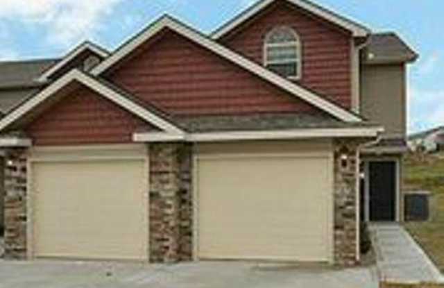 4322 NE 83rd St - 4322 North Woodland Avenue, Kansas City, MO 64155