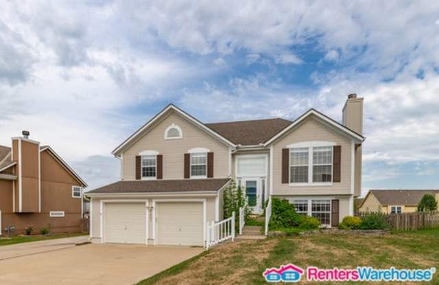 1407 Rolling Drive - 1407 Rolling Drive, Greenwood, MO 64034