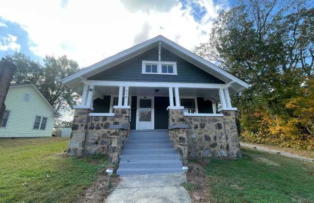 ‼️ COMING SOON ‼️ Charming 3 Bed / 1 Bath Bungalow – Prime Location Near Downtown Hickory photos photos ‼️ COMING SOON ‼️ Charming 3 Bed / 1 Bath Bungalow – Prime Location Near Downtown Hickory photos photos