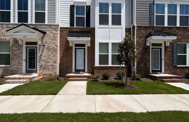 Spacious 4-Bedroom Townhome with Garage  Prime Suffolk Location! "ASK ABOUT OUR ZERO DEPOSIT" photos photos