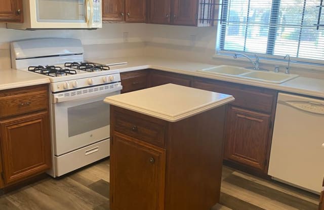 844 La Morena Dr - 844 La Morena Drive, Hemet, CA 92545