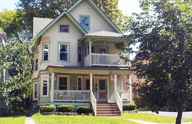 831 Westcott St - Available 7/1/27 - Spacious 3 Bedroom With Beautiful Front Porch Gallery 2