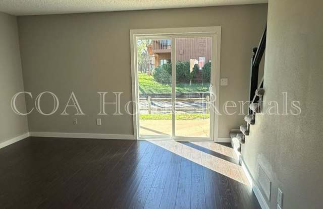 Beautiful Remodeled Town Home Gallery 4