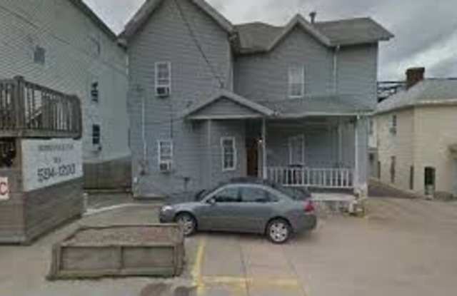 Downtown House - 6 Bedroom/ 2 Bathroom Large House - Downtown - Available 06/04/2025 - 324 Willey Street, Morgantown, WV 26505