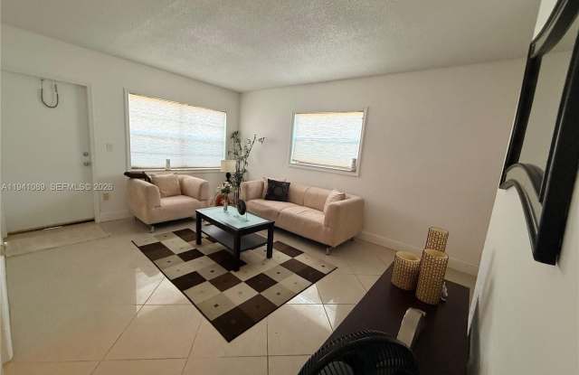 4061 N Dixie Hwy photos photos