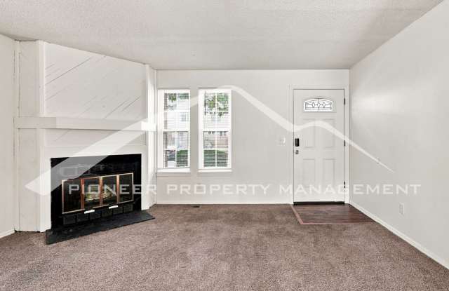 Spacious Condo with Washer/Dryer and Central AC Gallery 4