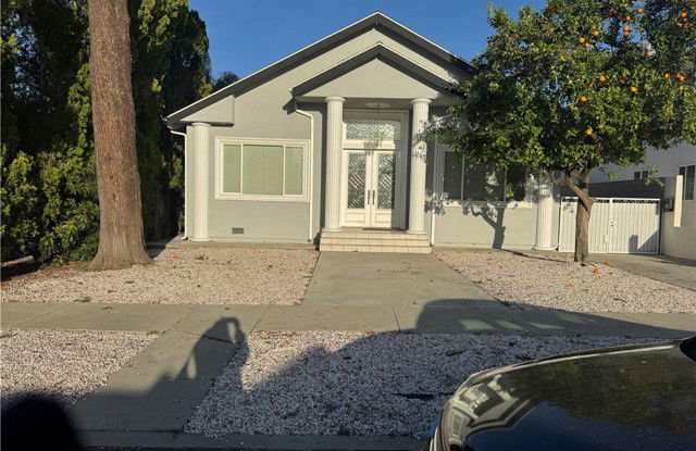 4912 Hesperia Avenue photos photos