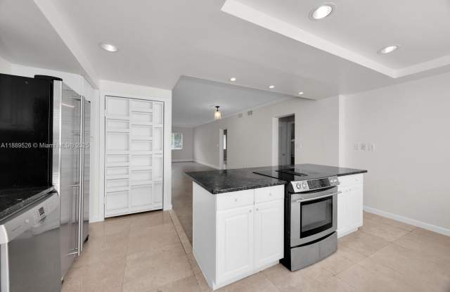 940 Sevilla Ave photos photos