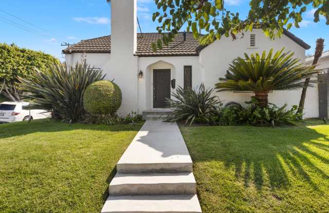 Fantastic 2BR/1BA House with backyard in the Heart of West Hollywood / Beverly Hills photos photos