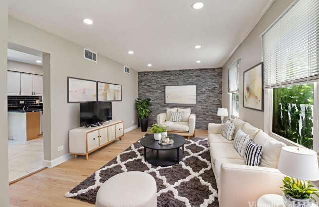 2208 Kensington Drive Gallery 4