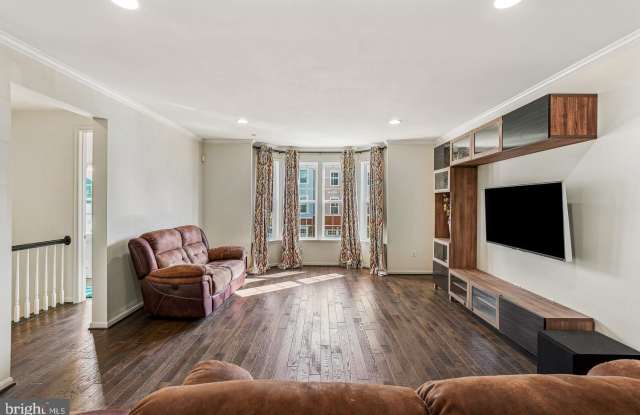 21521 WILLOW BREEZE Square Gallery 3