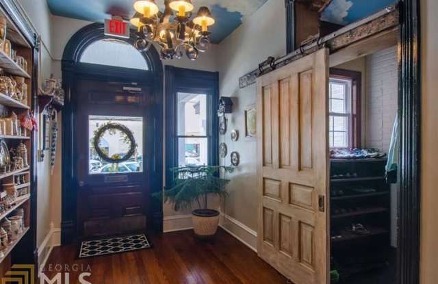 10 East Washington Gallery 3