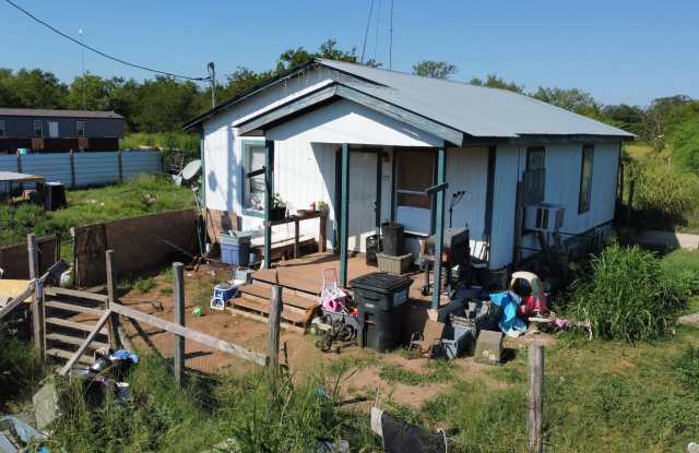 175 County Road 478 - 175 County Road 478, Wilson County, TX 78160