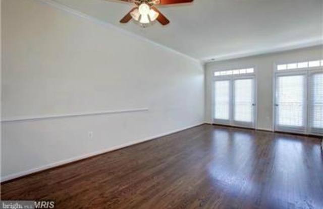 15665 JOHN DISKIN CIR #185 Gallery 3