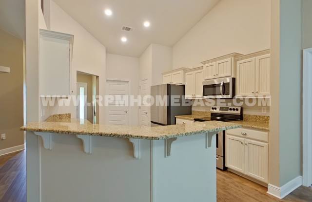 4/2 in North Crestview: Screened Porch, Fenced Yard, Near Top Schools Gallery 4