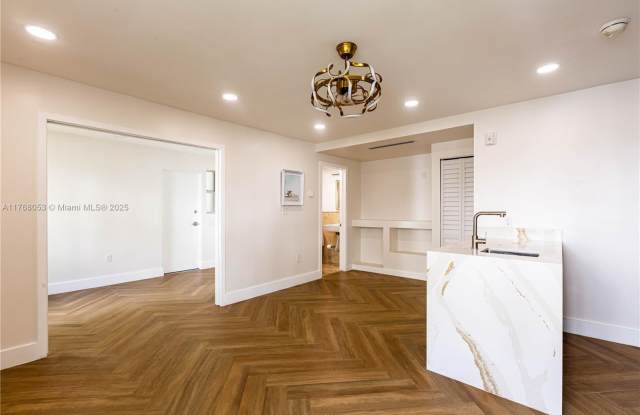 731 6th St photos photos