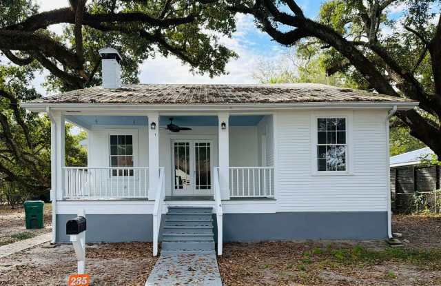 Stunning Renovated 3bedroom 2.5 bathroom Cottage photos photos