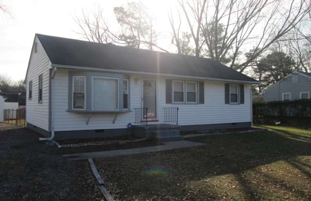 Three Bedroom Highland Springs Home. Available in September Gallery 3