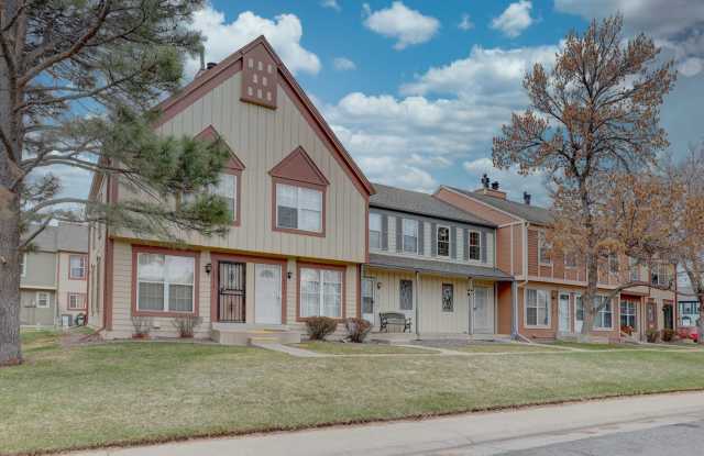Wonderful 2 Bed 2 Bath Townhouse with Fireplace + Community Pool photos photos