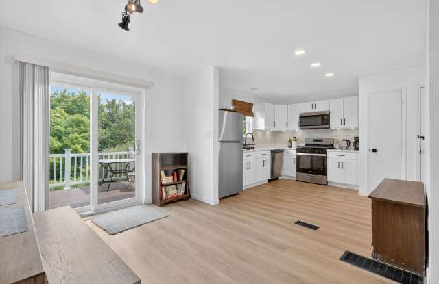 Gorgeous Newly Renovated 3 BR, 2.5 BA Townhome photos photos