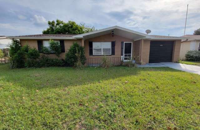 BEAUTIFUL 2/1/1 864Sq. Ft. with tile/wood floors, spacious kitchen and enclosed screened porch! photos photos