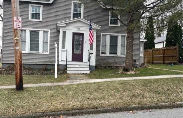 225 Chapin Street unit: 2 photos photos