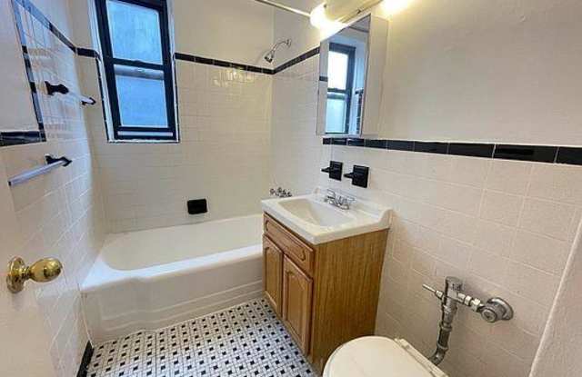 1549 Townsend Avenue Gallery 3
