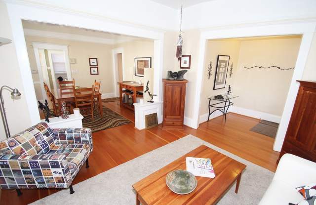 NICELY MAINTAINED 4 BED QUEENE ANNE HOME FOR RENT W GARAGE! photos photos