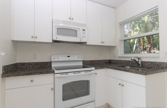 3333 NE 20th Ave - 3333 Northeast 20th Avenue, Oakland Park, FL 33306