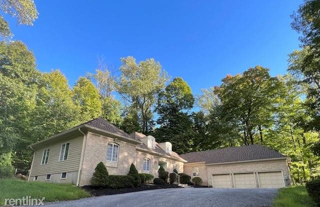 14 Cherokee Ct - 14 Cherokee Court, Sussex County, NJ 07871