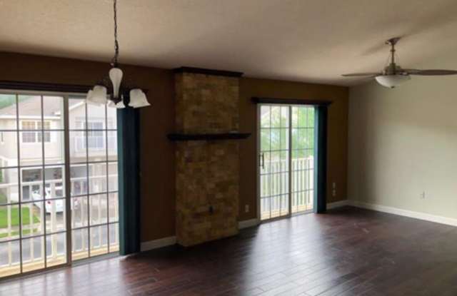 Beautiful 2 bedroom 2 bath townhouse with 1 car garage! Look in Description for the Virtual Tour! Gallery 3