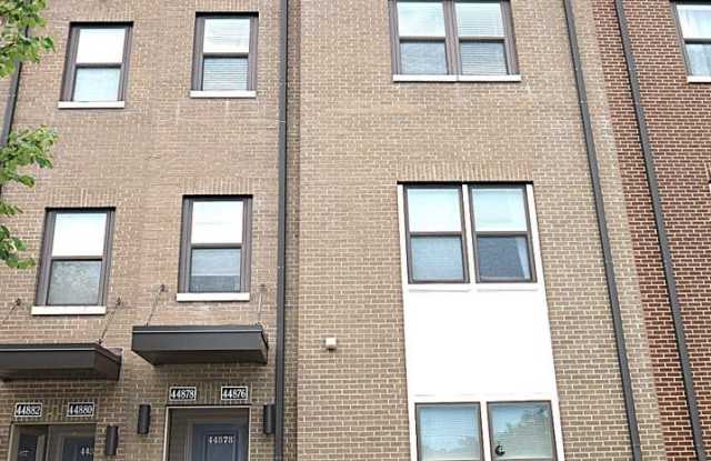 44878 TIVERTON SQ Gallery 1
