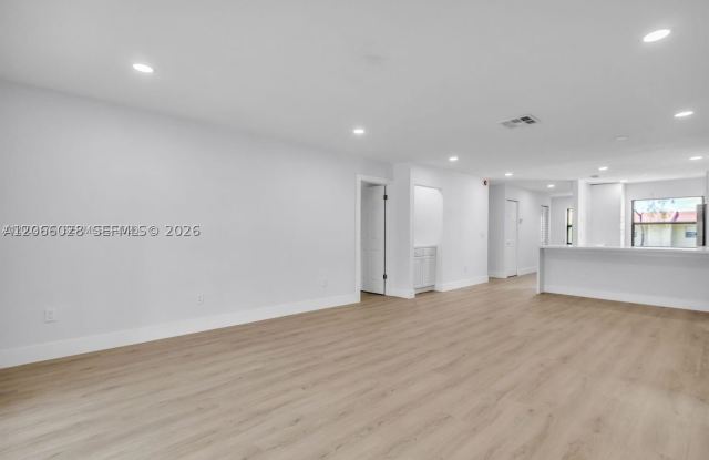 8535 Casa Del Lago Gallery 3