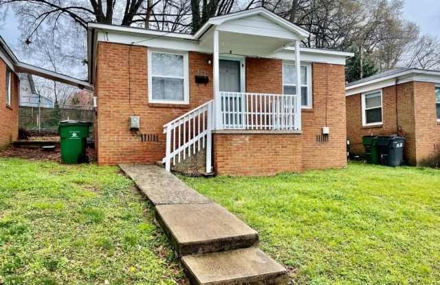 Adorable 2 bedroom 1 bath home . Located in the Belmont area . photos photos
