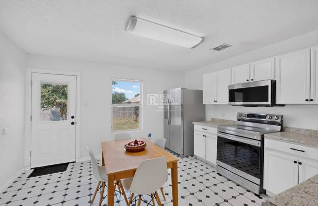 Stunning 3 bed 2 Bath Home for rent in Anna! photos photos