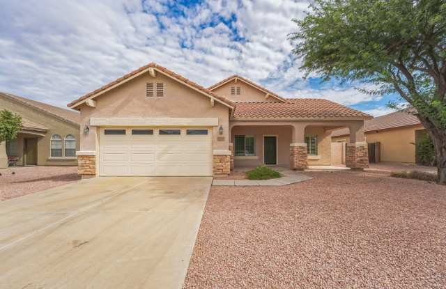 Spacious 4BR House in Gilbert Gallery 3