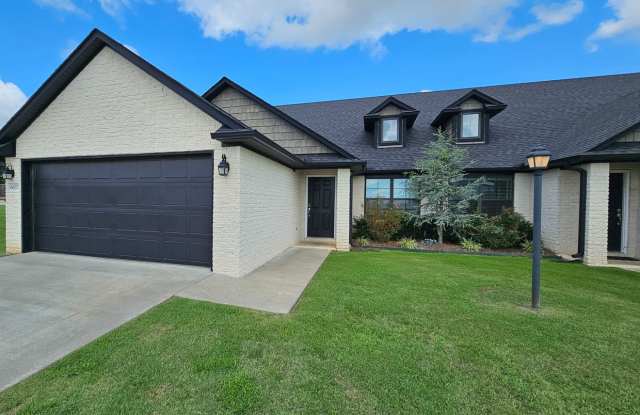 Beautiful 3 Bedroom/2.5 Bathroom Chaffee Crossing Townhome **First Full Month's Rent FREE** photos photos