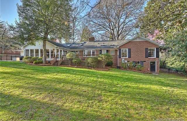 2441 Thornridge Road Gallery 3