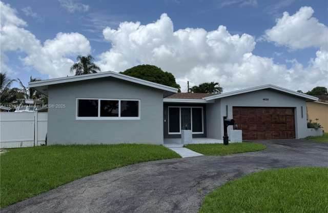 4630 Buchanan St photos photos