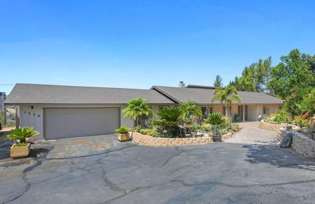 GORGEOUS 3/2.5 Bath Remodeled Home with Stunning Views in Alpine photos photos