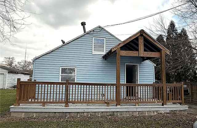 906 Daniels Ave photos photos