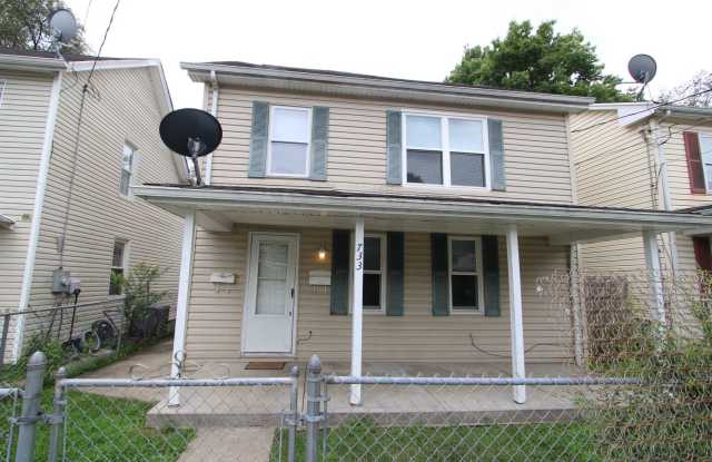 4 Bedroom 2 Bathroom Multi Family House photos photos