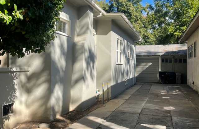 Single Family Home in Midtown w/Garage Gallery 4