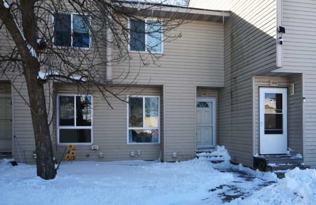 Beautiful 3-Bed 2-Bath Townhouse in Brooklyn Park! photos photos