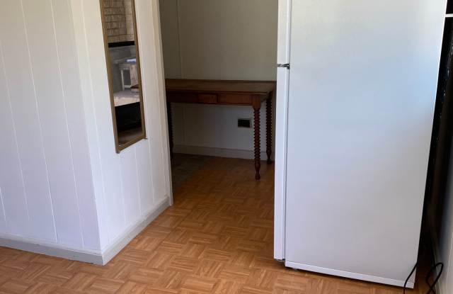 Waipahu: Studio 1 bath apartment located behind the garage photos photos