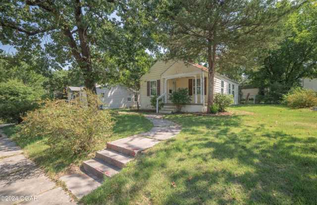 3217 S Pearl Avenue Gallery 1