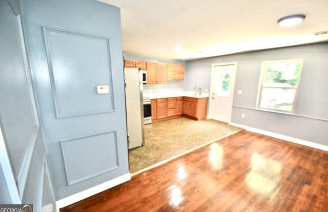 1385 Elizabeth Lane Gallery 4