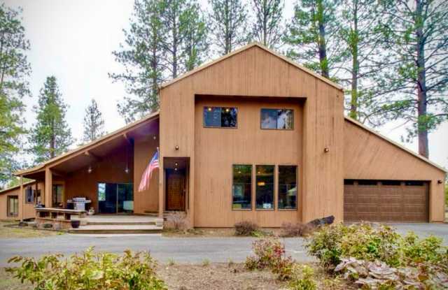 Fantastic 3-Bdr Home with Private Airport Access! photos photos Fantastic 3-Bdr Home with Private Airport Access! photos photos