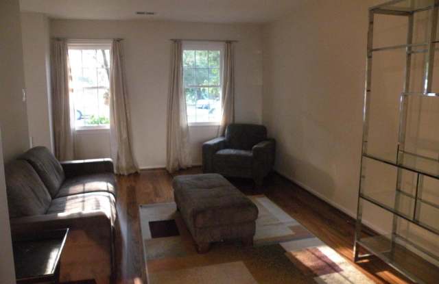 228 PENDER PL Gallery 2